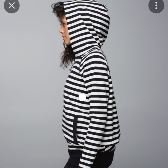 Lululemon Black White Stripe Rollin’ With My Omies Hoodie! Size 4 - Picture 5 of 11